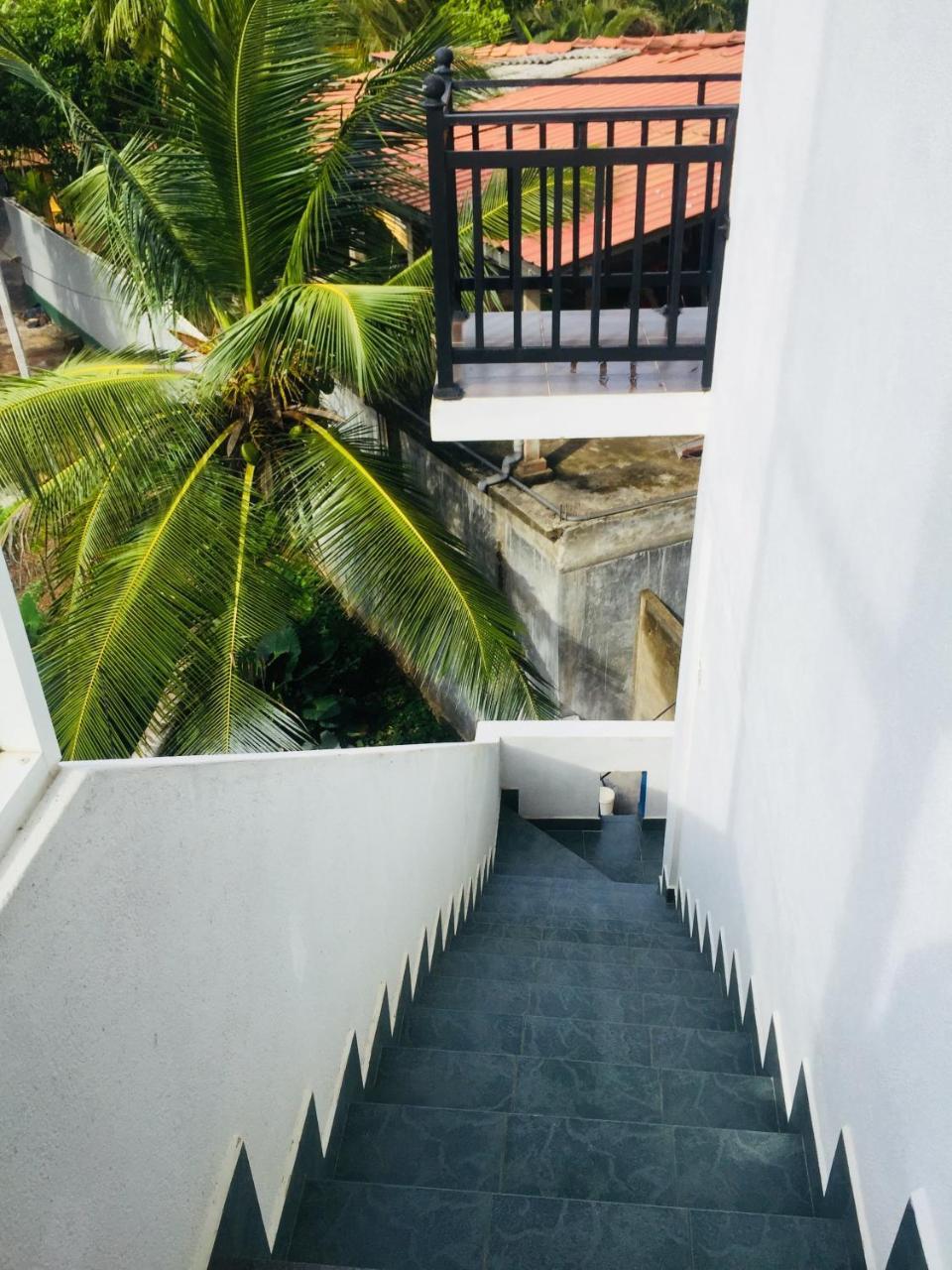 Sanjula Apartments Hikkaduwa Εξωτερικό φωτογραφία